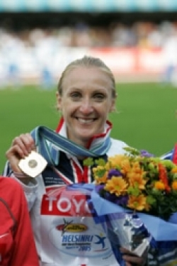 In her first marathon since winning the 2005 world title (seen here), Paula Radcliffe led start to finish to win the New York City Marathon.