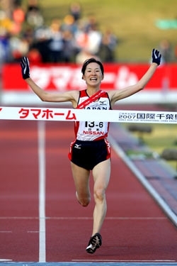 Yukiko Akaba finished fast to clinch victory for Japan. © www.photorun.net