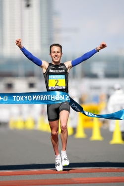 Viktor Röthlin set a national record in Tokyo. © www.photorun.net