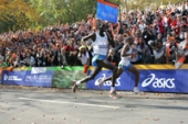 Paul Tergat and Hendrick Ramaala fighting for victory at the ING New York Marathon.