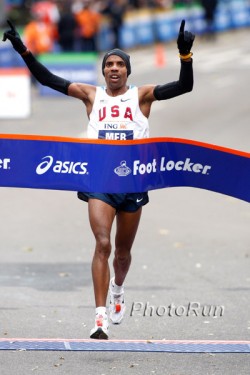 Meb Keflezighi returns to the New York City Marathon this year to see if he can repeat his 2009 victory. © www.photorun.net