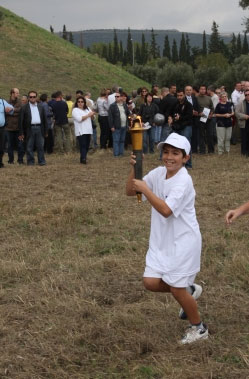 A torch relay was started at Marathon Tomb, leading to the starting point of the race at Marathon. © Francis Kay/Marathon-Photo.com