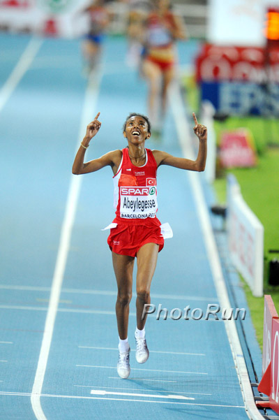 Elvan Abeylegesse takes the women’s 10,000m title in commanding style. © www.photorun.net