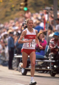 Grete in the 1990 New York City Marathon. © www.PhotoRun.net