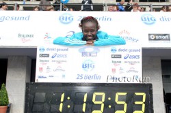 Mary became the first woman to break 1 hour 20 minutes for 25K in the Big 25 Berlin. © www.photorun.net