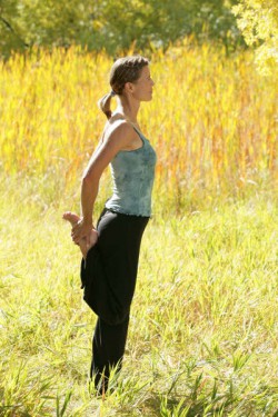 Uta demonstrates the hip flexor stretch. © Tim DeFrisco Uta demonstrates the hip flexor stretch. © Tim DeFrisco