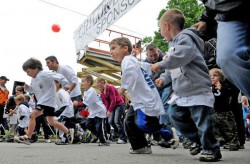 Ready, set, go! …one of the starts during the Dick Lytie Children’s Run. © Photographer, H. Marc Larson/Reprinted with permission from the Green Bay Press-Gazette 