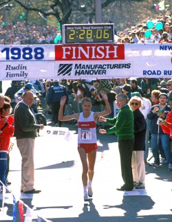 Nine unprecedented victories: 1988 was Grete’s ninth win in the NYC Marathon. © www.PhotoRun.net