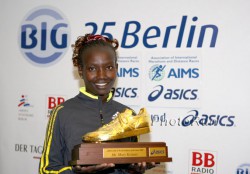 Mary was named Female Athlete of the Year in 2010 by the Association of International Marathon and Distance Races (AIMS). © www.photorun.net