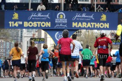 The finish line: A Happy Celebration! © www.PhotoRun.net