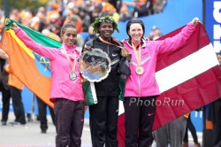 Buzunesh Deba, Rita Jeptoo, and Jelena Prokopcuka. © www.PhotoRun.net
