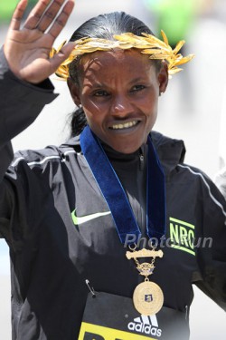Atsede Baysa celebrates her incredible victory in Boston. © www.PhotoRun.net