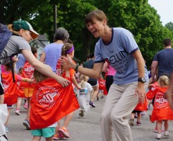 Uta cheered on the kids at the Dick Lytie Children’s Run & Fun Event on Friday. © Take The Magic Step