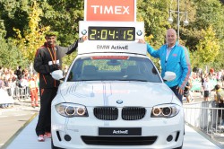 Geoffrey celebrates his victory. © BMW Berlin Marathon/Jiro Mochizuki