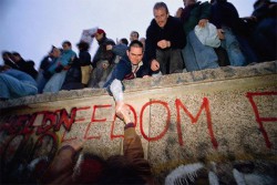 Fall of the Berlin Wall 25 years ago in November 1989...© Bundesarchiv