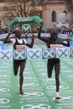 Vivian Cheruiyot (right) narrowly beats Gedo Sule Utura in Bolzano. © BOclassic