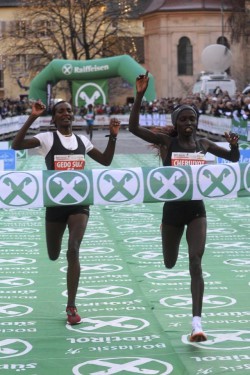 Vivian Cheruiyot (right) narrowly beats Gedo Sule Utura in Bolzano. © BOclassic