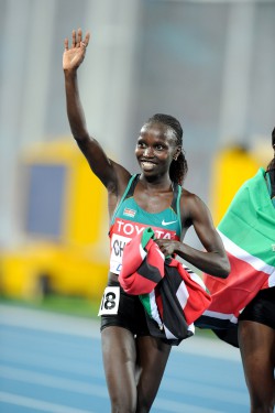 Vivian Cheruiyot celebrates her gold medals in Daegu. © www.photorun.net