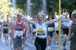 Enjoy your marathon celebration. © www.PhotoRun.net