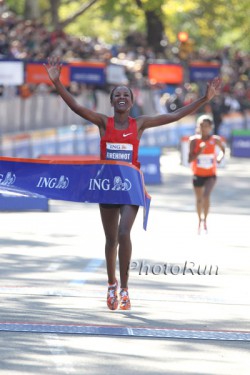 Firehiwot Dado prevails in the “Big Apple.” © www.PhotoRun.net