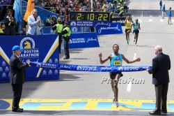 Lelisa Desisa ran to his second marathon victory. © www.PhotoRun.net