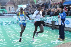 Imane Merga (right) holds off Mo Farah for victory. © BOclassic