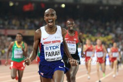 Mo Farah celebrates in the Beijing Stadium, known as “The Bird’s Nest.” © www.PhotoRun.net