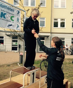 Mom ran to victory in the age group W70. We congratulate you to your first race, dear Heidi. © Gerald Angerer