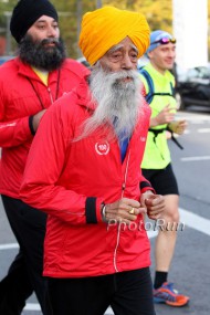 Fauja Singh during one of his runs, here later in Frankfurt 2011. © www.PhotoRun.net