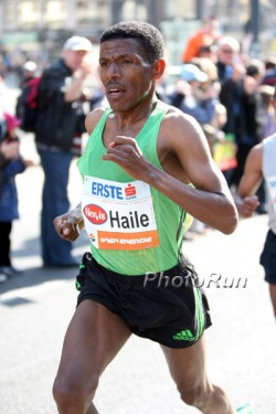 Haile Gebrselassie, seen here at the Vienna Half Marathon 2011, couldn’t resist watching the unique track race after his victorious participation at the 10K. © www.photorun.net