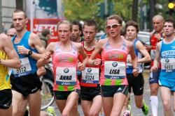 Twins Anna and Lisa Hahner, seen here in the Frankfurt Marathon 2013, will be running in different races this time. Anna will compete in Berlin, while Lisa will be in Frankfurt. © www.PhotoRun.net