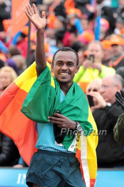 Tsegaye Kebede sicherte sich den WMM-Titel. © www.PhotoRun.net