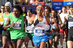 Meb Keflezighi competing in the 2011 New York City Marathon. © www.PhotoRun.net