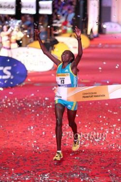 Former champion Caroline Kilel returns to Frankfurt, where the famous finish is set in the Festival Hall. © www.PhotoRun.net