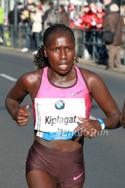 Florence Kiplagat on her way to a second Berlin Marathon win. © www.PhotoRun.net