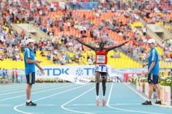 Stephen Kiprotich celebrates his victory. © www.PhotoRun.net