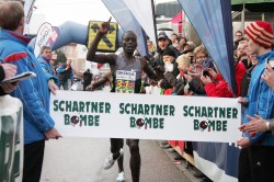 Leonard Komon sets a new course record in Peuerbach. © Andreas Maringer/Peuerbach