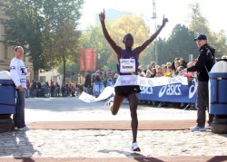 Leonard Komon, seen here winning the Asics Grand 10 in Berlin, broke the 15K world record. © Asics Grand 10 Berlin / Jürgen Engler 