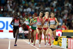 Gesa Felicitas Krause led down the home straight before finishing third behind Hyvin Jepkemoi and Habiba Ghribi. © www.PhotoRun.net