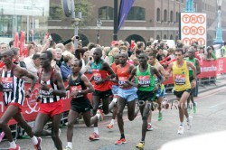 A strong field will be on the starting line in London. Shown here is the leading group at Tower Bridge in the 2011 race. © www.photorun.net