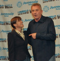 Sharing some anecdotes with NFL Hall of Famer Joe Montana. © Jorge Navas