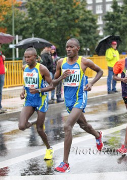 Patrick Makau and Geoffrey Mutai ran a head-to-head duel in the 2010 Berlin Marathon while braving constant rain and chilly temperatures. © www.photorun.net