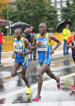 Patrick Makau and Geoffrey Mutai ran a head-to-head duel in the 2010 Berlin Marathon while braving constant rain and chilly temperatures. © www.photorun.net