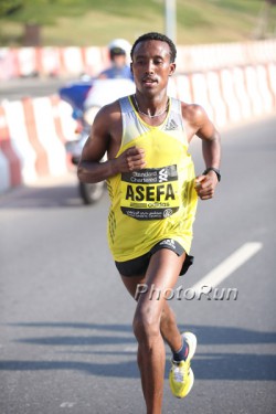 Tsegaye Mekonnen stellte in Dubai einen inoffiziellen Junioren-Weltrekord auf. © www.PhotoRun.net