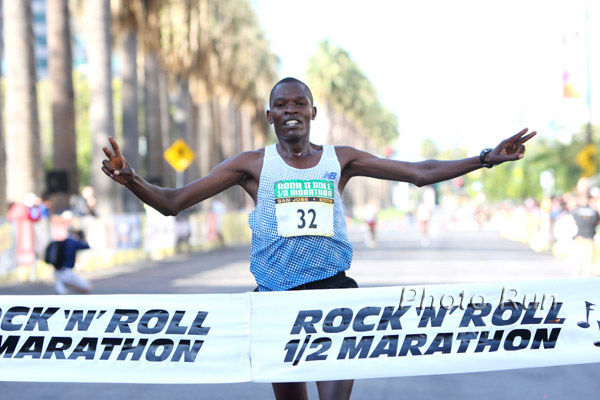 Dinner and a Chat with KIMbia’s Men’s Team Before the Bolder Boulder 10K