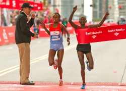 Atsede Baysa celebrated in the 'Windy City.' © Bank of America Chicago Marathon