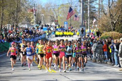 The start of the elite women’s Boston race in 2010. © www.photorun.net