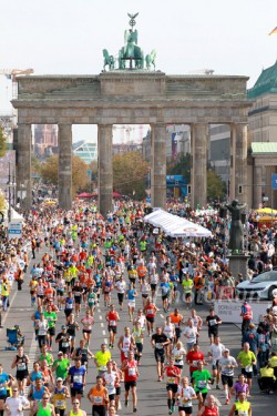 The homestretch of the Berlin Marathon. © www.PhotoRun.net