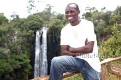 Sammy Wanjiru in front of the Thompson Waterfalls near his home Nyahururu in 2009. © www.photorun.net