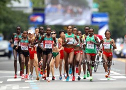 The leaders of the women’s marathon. © www.PhotoRun.net